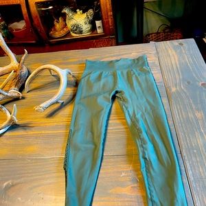 Cali sports size small light green leggings